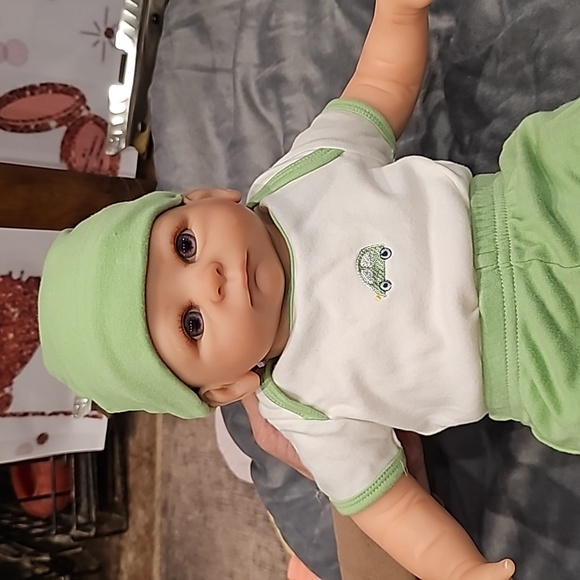 F First impressions premie onesie outfit with hat - Picture 5 of 5